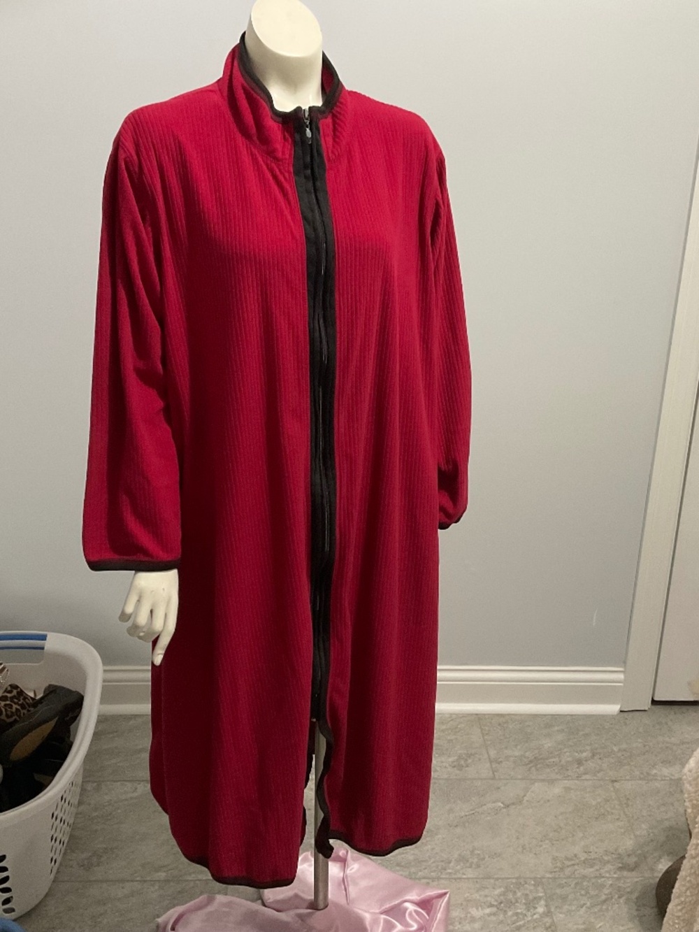 Vanity Fair red robe,1X